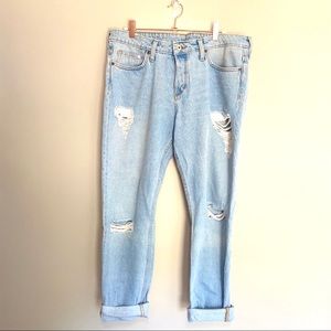 H&M • Boyfriend Ripped Jeans
